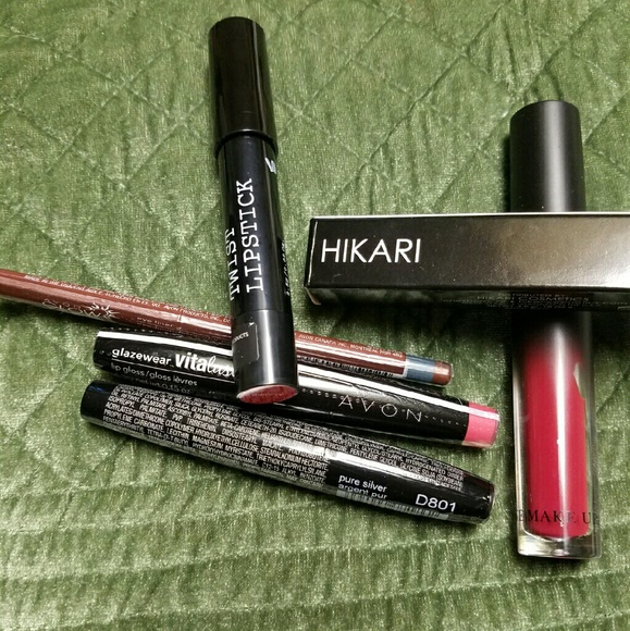 Lipstick/lipgloss/eyeliner/eyeshadow lot