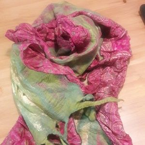 Woolen scraf with silk ruffle