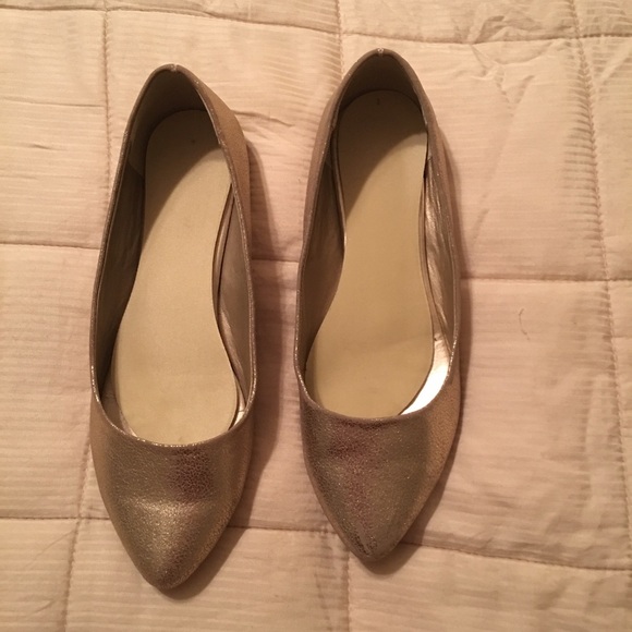 Gold pointed flats
