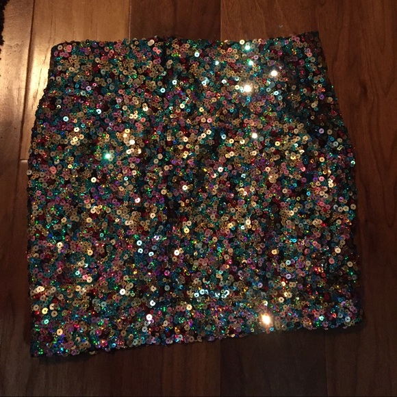 Boutique Sequin Skirt - Picture 4 of 4