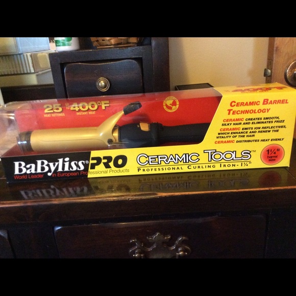 NEW IN BOX 1 1/4 CURLING IRON