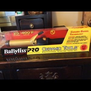 NEW IN BOX 1 1/4 CURLING IRON