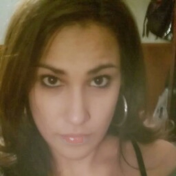 Meet your Posher, Pam Val - Picture 2 of 4