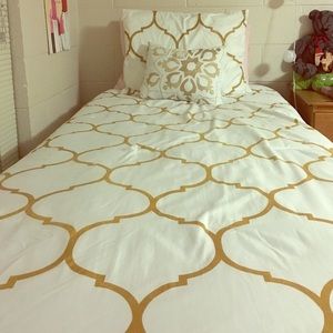 Twin XL comforter set