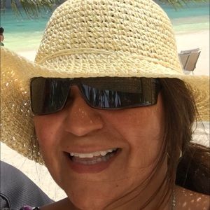 Meet your Posher, Pamela