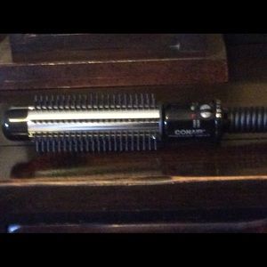 CONAIR 1 1/4 BRUSH/CURLING IRON NEW