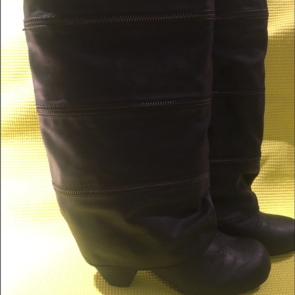 Cuff boots zippered