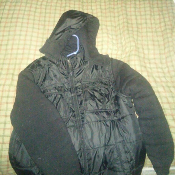Black puffy jacjet