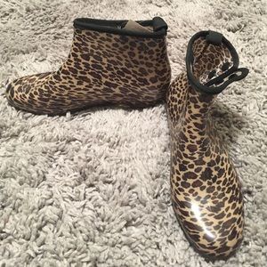 leopard print ankle bootie rainboots by capelli