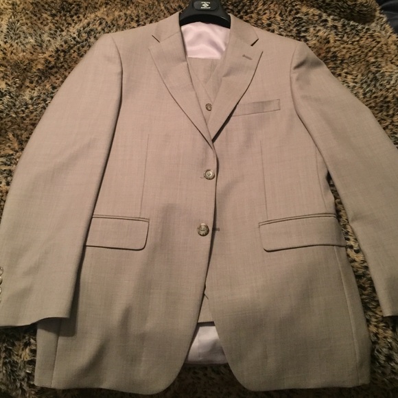 Jones New York suit. 39 regular.