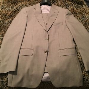 Jones New York suit. 39 regular.