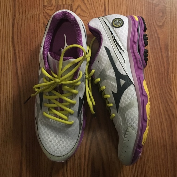 Mizuno Wave Rider Running Sneakers