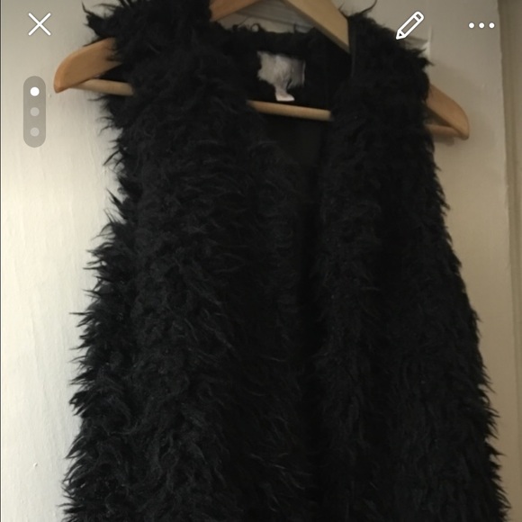 Black furry vest size small