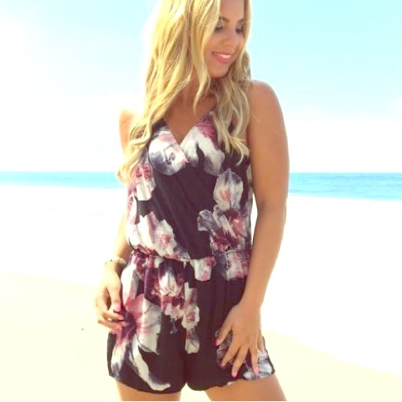 Floral Romper 🌺 - Picture 1 of 4