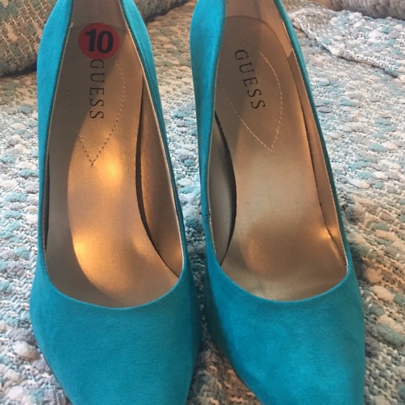 NWOT Guess pumps Sexy!