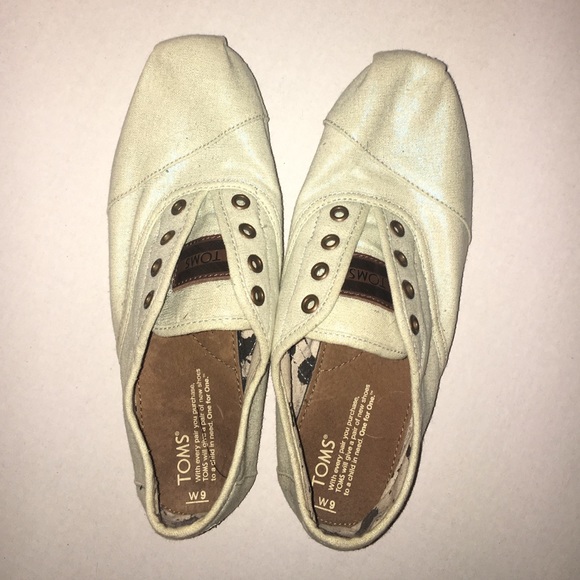 Iridescent White Toms