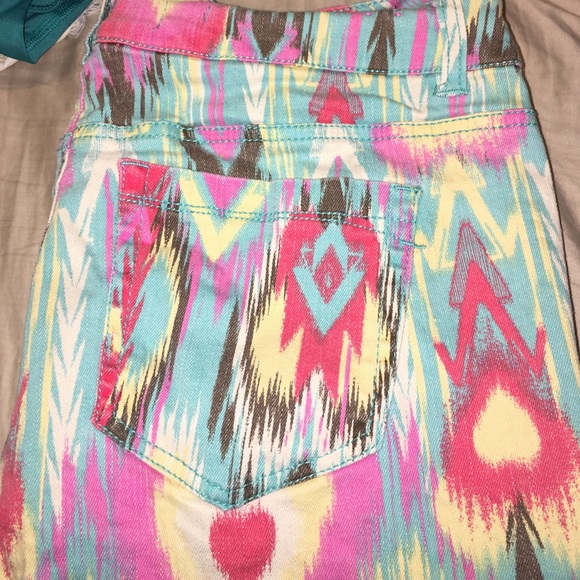 Shorts - Picture 3 of 3