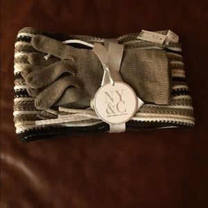 NY & C Set of Gloves and Scarf