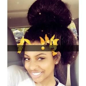 Meet your Posher, Kayla