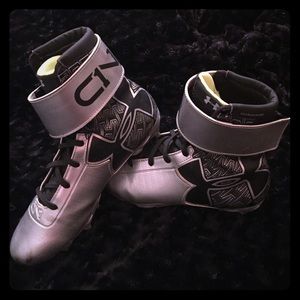 Under Armour boys high top cleats size 3 Youth