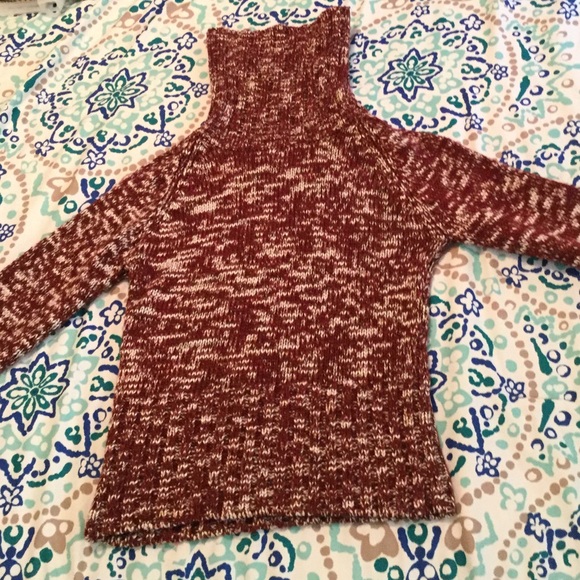 H&M sweater in burgundy & white.