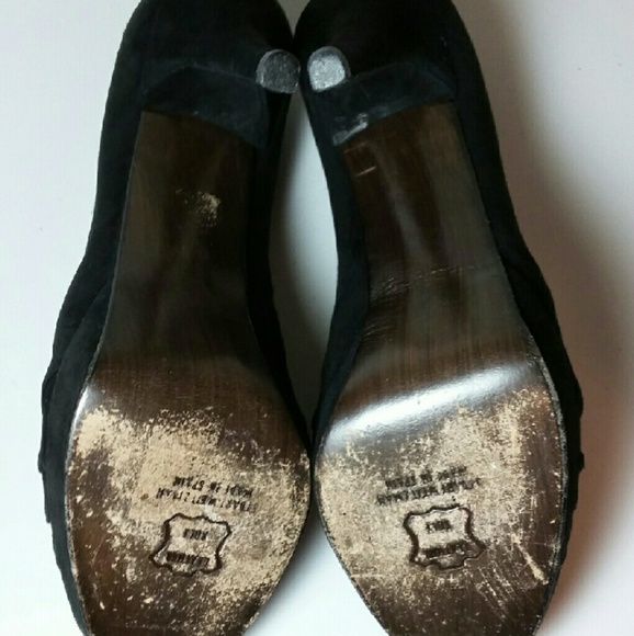 Stuart Weitzman black suede heels size 7.5 - Picture 4 of 4