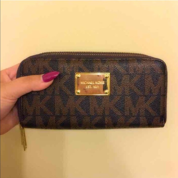 Michael Kors Wristlet Wallet✨