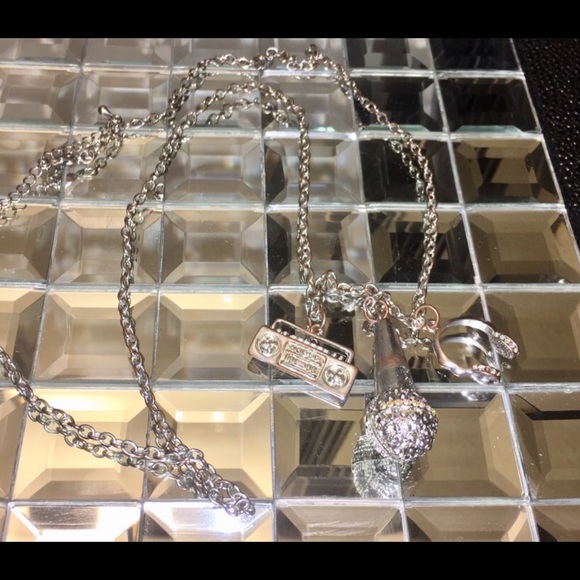 ✨ SALE ✨90s baby Music necklace