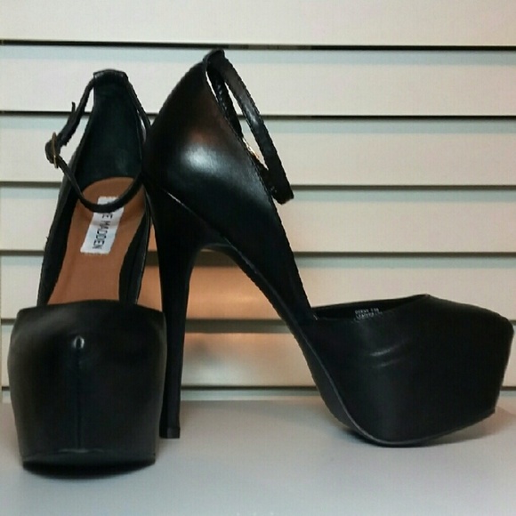 New Steve Madden "Deeny" black heels size 7.5