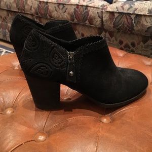 Black nurture Callie booties