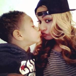 Meet your Posher, Denaa