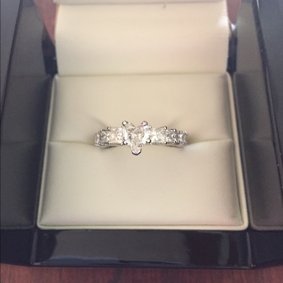 Center heart diamond wedding ring