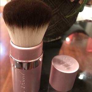 TooFaced Kabuki Brush
