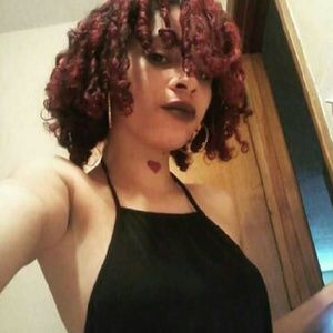 Meet your Posher, Crystal