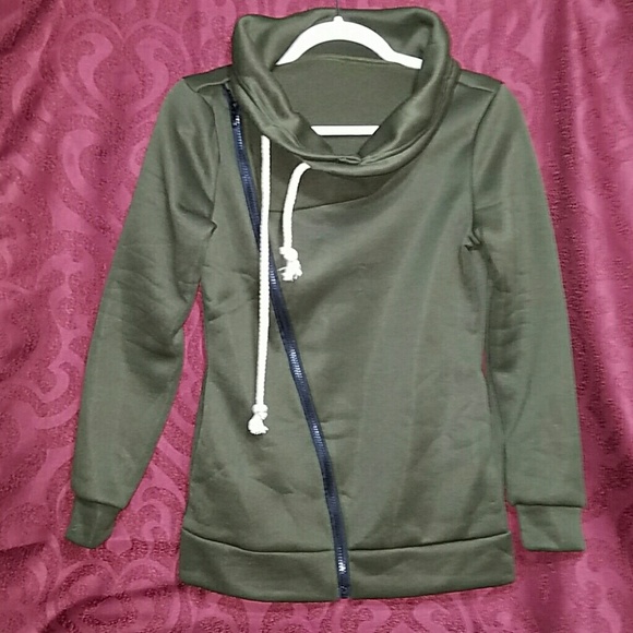 NWOT Army Green Diagonal Zipper Sweater Small - Picture 2 of 3