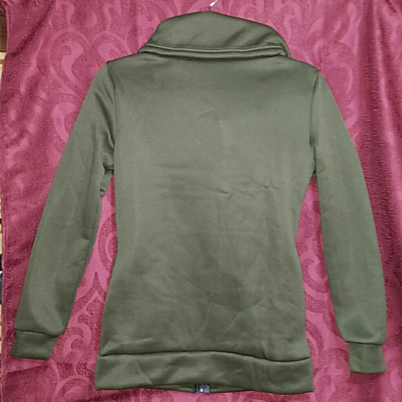NWOT Army Green Diagonal Zipper Sweater Small - Picture 3 of 3