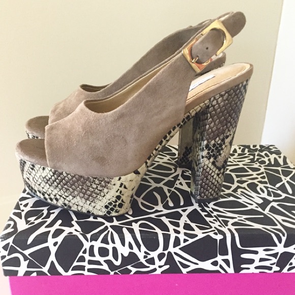 DVF Diane Von Furstenberg Robin Snake High Heel - Picture 7 of 8