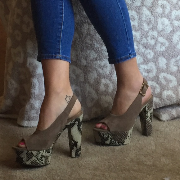 DVF Diane Von Furstenberg Robin Snake High Heel - Picture 2 of 8