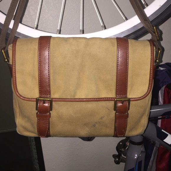 Fossil messenger bag