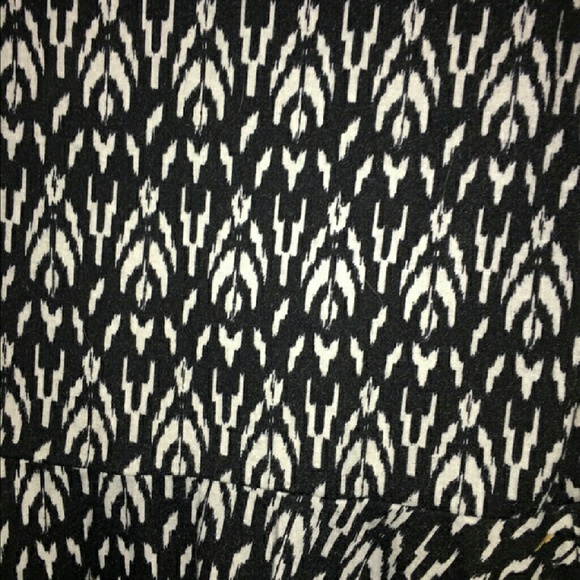 Mossimo B&W Patterned Peplum Blouse - Picture 4 of 4