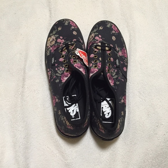 vans authentic lo pro black floral