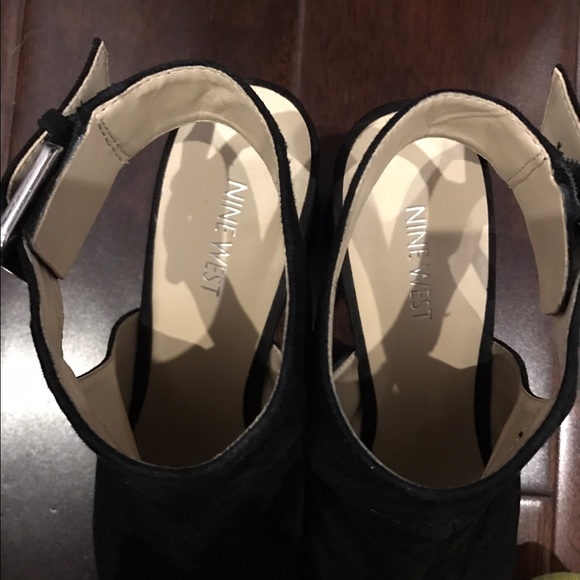 Nine West Jazzyo black booties - Picture 2 of 4