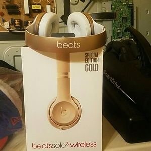 Dr dre beats solo3s brand NWOT 40 hrs battery life