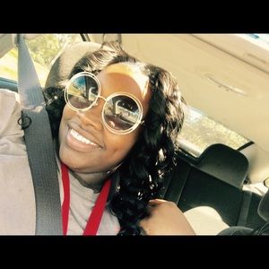 Meet your Posher, Latonya