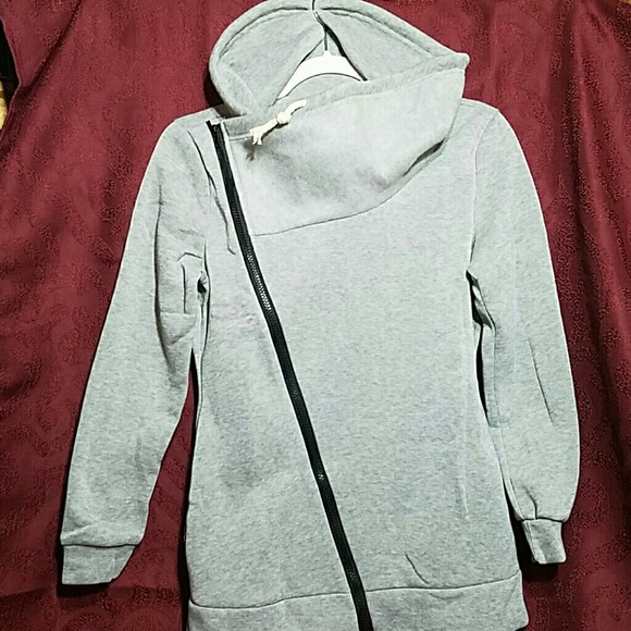 NWOT Heather Gray Diagonal Zipper Sweater Small - Picture 2 of 3