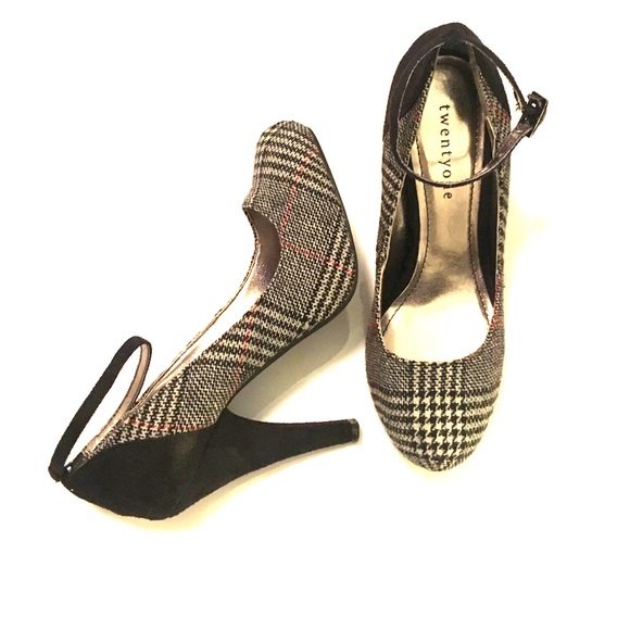 Forever 21 Shoes - Houndstooth Low Pump