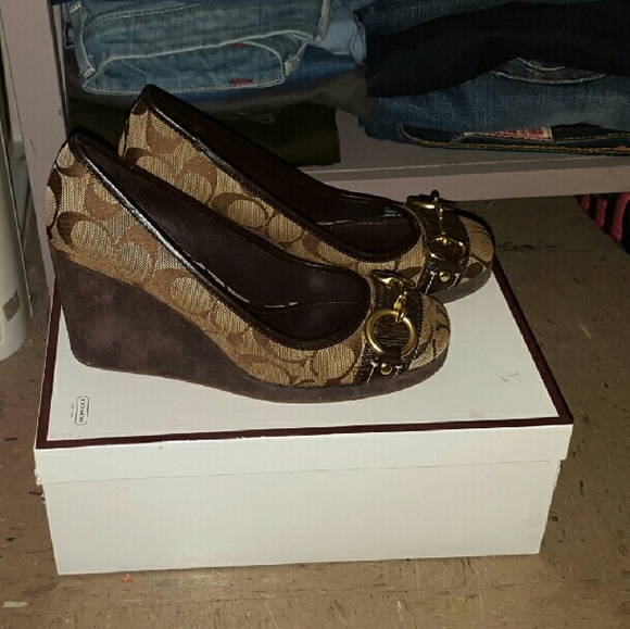 Coach Wedges "Issy" Signature Print 7 - Picture 3 of 4
