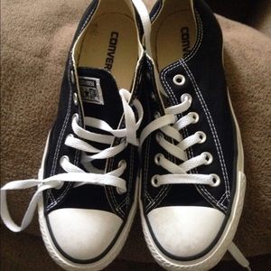 Chuck taylors women's sz 8 good condition!!