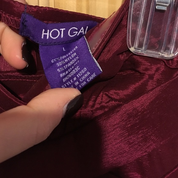 Beautiful red dress - Picture 2 of 4