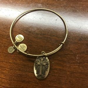 Alexi & Ani Armenian Cross wbox only worn once. 🎉